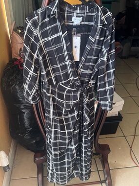 New w/ Tags Black and White Calvin Klein Long Sleeve Formal Dress!